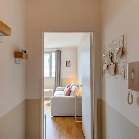 Le Terminus - Face A La Gare De Apartman *