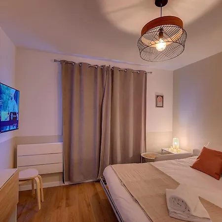 Le Terminus - Face A La Gare De * Tours