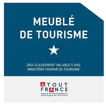 Le Terminus - Face A La Gare De *