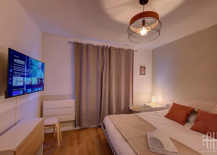 Le Terminus - Face A La Gare De * Tours